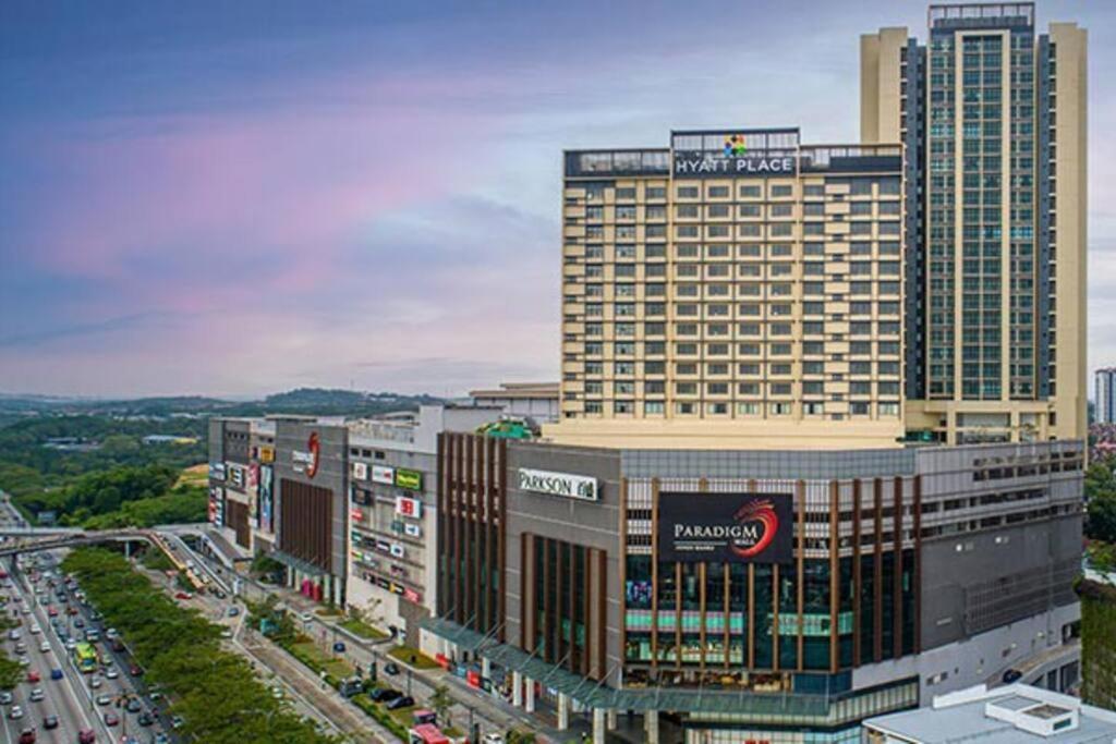 Paradigm Residence/familysuite/3bed-12pax/linkmall * Johor Bahru